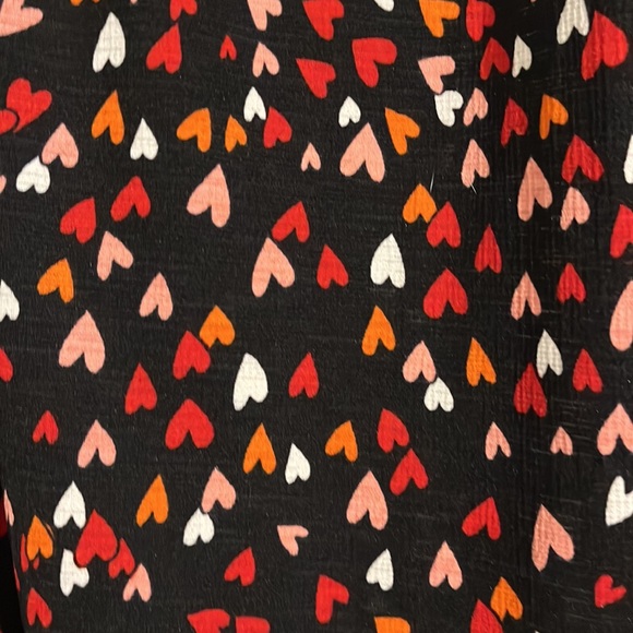 Cute for Valentine’s! Sleeveless shirt with little hearts - Picture 3 of 3